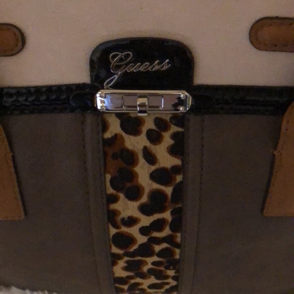 🌹SOLD🌹GUESS Purse - Picture 2 of 6